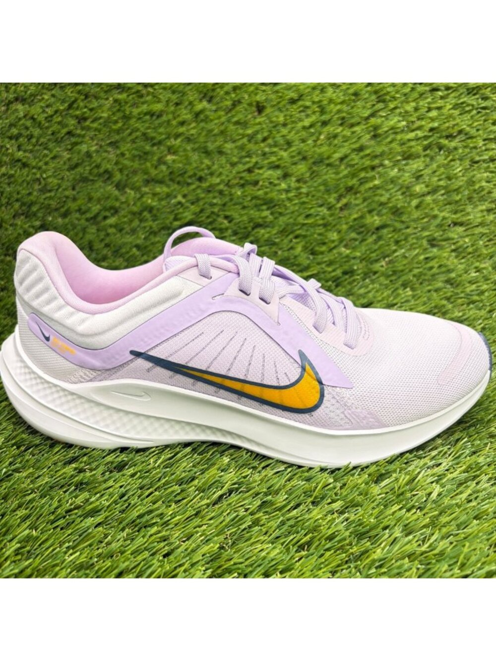 Nike Quest 5 Womens Size 7 Purple White Athletic Running Walking Shoes Sneakers